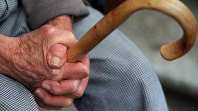 Парламентът вдигна минималната пенсия