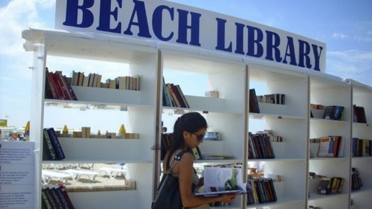 "С книга на плажа" е най-новата инициатива на Община Бургас