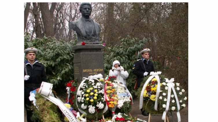 Варна се прекланя пред паметта на Левски