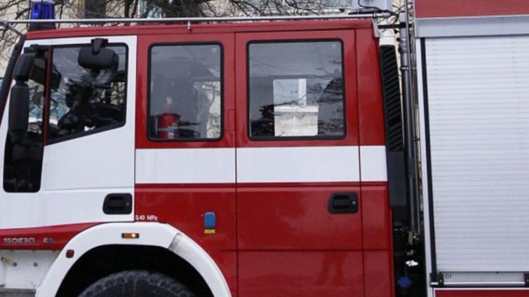 „Мерцедес“ се подпали в центъра на Варна