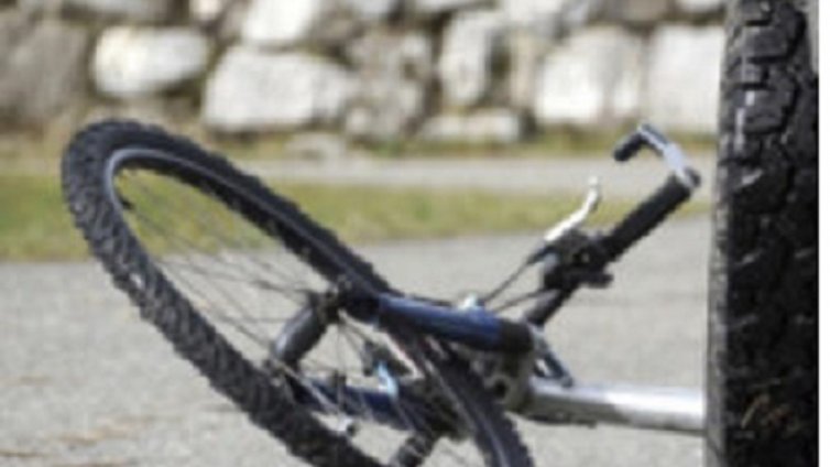 Велосипедист е в болница след катастрофа в Аксаково