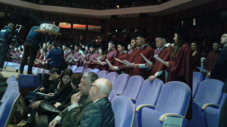 Медицинският колеж във Варна изпрати випуск 2016