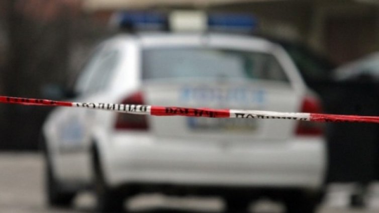 Mъж е пребит до смърт в дома си, задържаха младеж