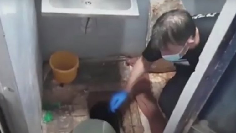 Като на филм: Затворници избягаха през тунел, прокопан под тоалетната в килията (ВИДЕО)