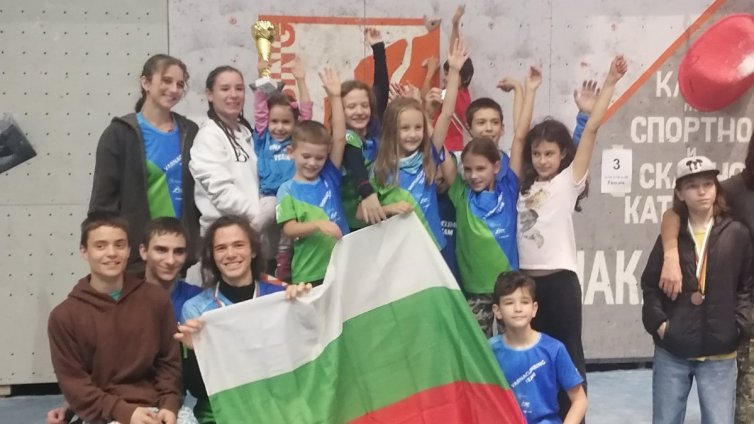 България триумфира на Балканското по спортно катерене във Варна