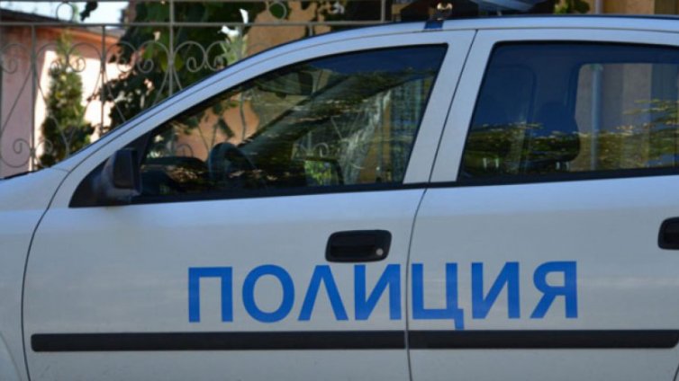 Млада жена задигна 30 метра мрежа и 9 бетонни кола 