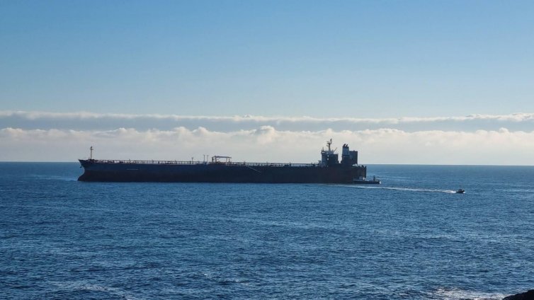 Изтеглят "Кайрос" от водите край Ахтопол 