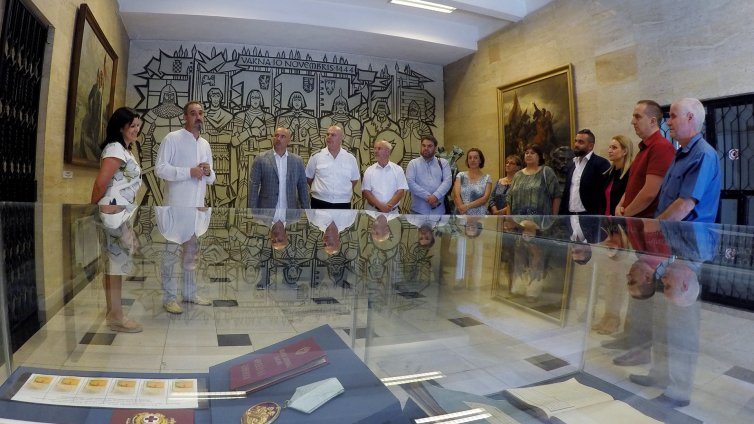 Уникална изложба събра експонати от три века (СНИМКИ)
