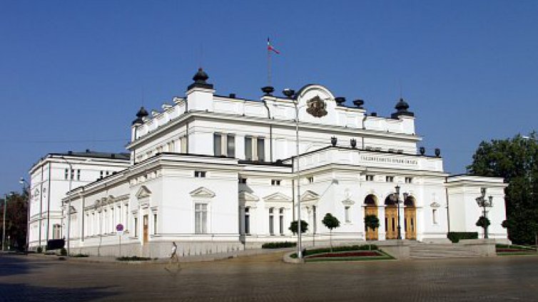 НС гласува държавния бюджет и промените в данъчните закони