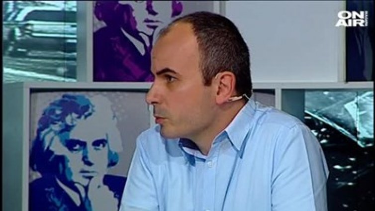 Върнаха на работа уволнения доцент от УНСС