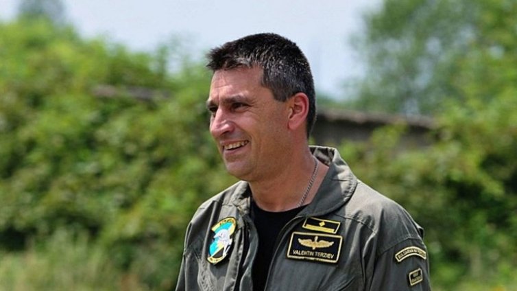 Възобновяват разследването за смъртта на пилота Валентин Терзиев