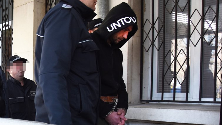 Убиецът на 40-годишната жена от Варна остава в ареста