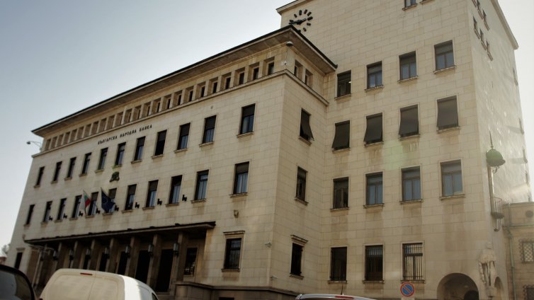 Банките леко са затегнали ипотечното кредитиране