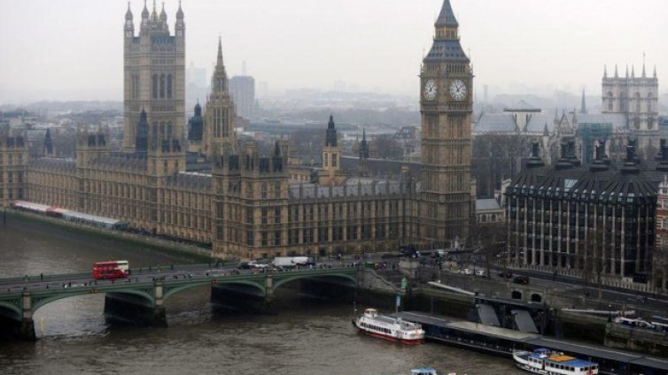 Британският парламент заседава за сделката при Brexit 