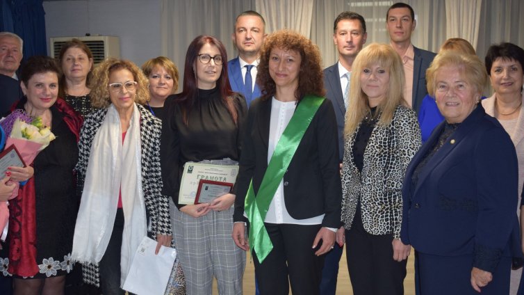 Наградиха изявени варненци