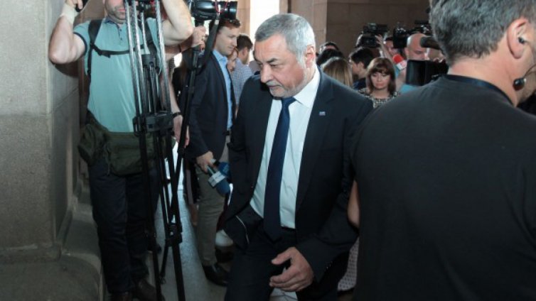 Валери Симеонов: Решенията на партиите за намаляването на субсидиите са взети прибързано