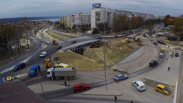 Пуснаха кръговото на  бул. &quot;Владислав Варненчик&quot; (СНИМКИ)