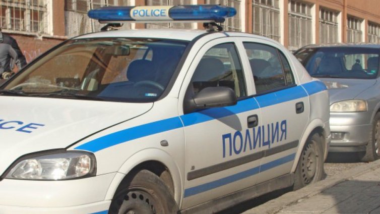Кюстендилски полицаи иззеха оръжие и наркотици