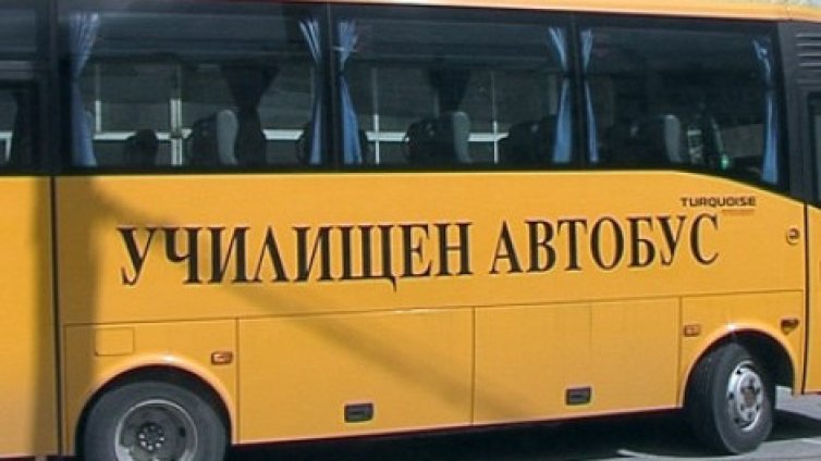 Шофьор почина зад волана на училищен автобус