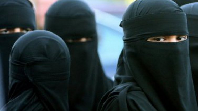 8 акта за бурки в Пазарджик