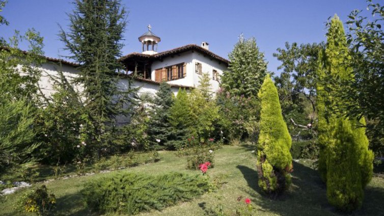 Празнично: Ще оставим близо 1 млн. лв. в манастирите