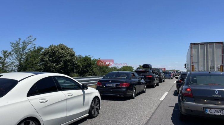 ПТП между 2 БМВ-та затруднява трафика по АМ "Тракия"