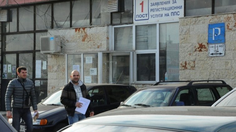 Пускат нови регистрационни табели за МПС във Варна 