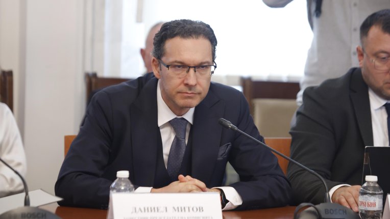 Митов: Дронове атакуват кораби край България, а Радев продължава да мълчи за Русия