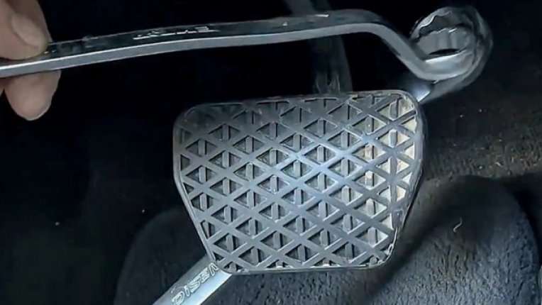 Практично: Как да спасим колата от кражба с подръчни средства