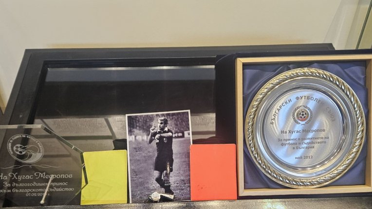 Наследниците на Хугас Месропов дариха експонати на спортната колекция на Варна