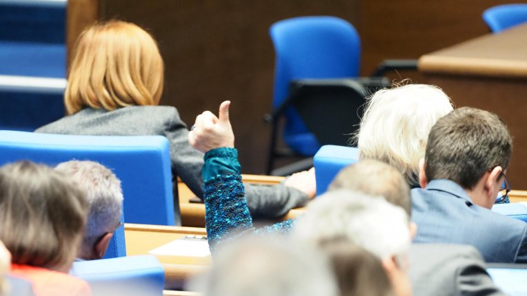  Бюджет 2026 продължава да всява напрежение в НС