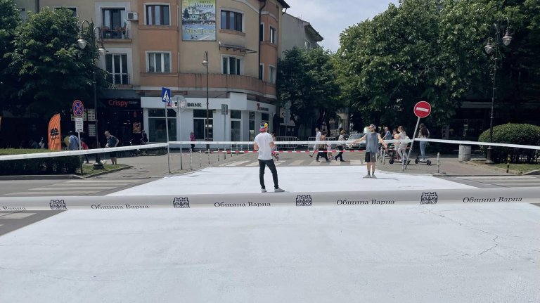 Част от центъра на Варна остава затворен за коли и днес